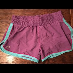 Under Armour Women’s Shorts Size Medium